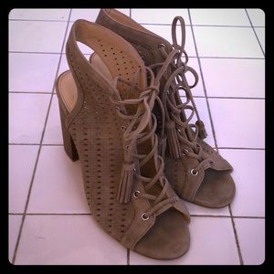 Jessica’s Simpson tan suede sandal heels size 8